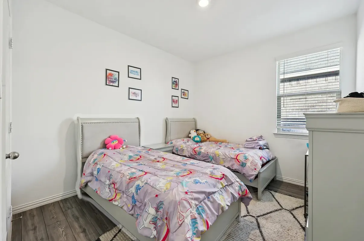 4 bed, 1990 sqft, $2,400 — Photo 1