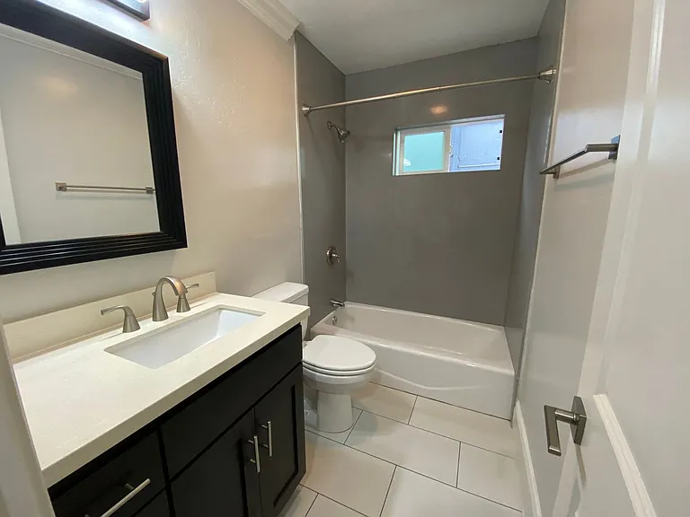 AC! In Unit Washer & Dryer! Reserved Onsite Parking! Downstairs Home! — Photo 15