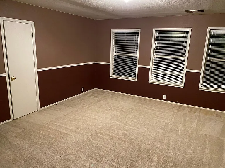 8905 King Ranch Dr — Photo 3