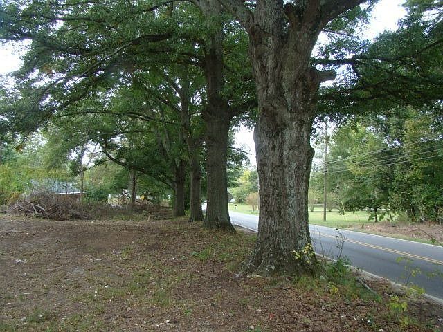 2nd image of 3100 Eulaton Rd