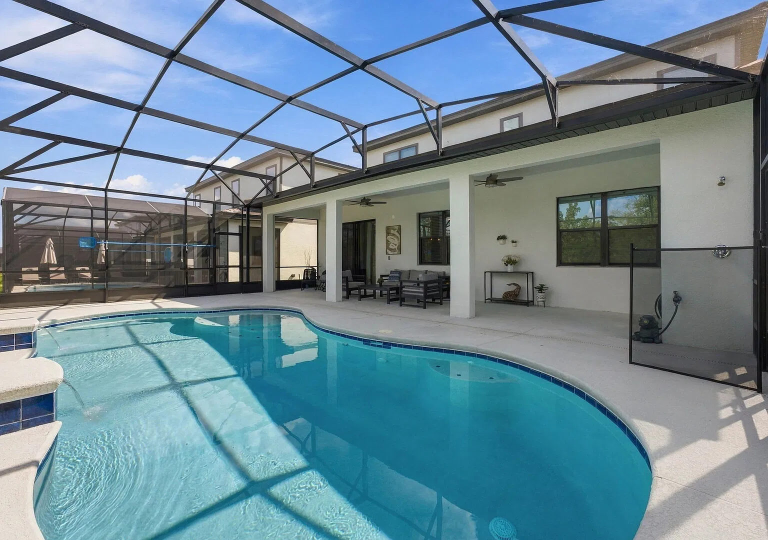 Stunning 6BR, Private Pool, Prime Location — Photo 2
