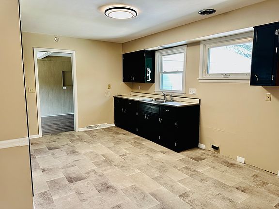 4th image of 203 Willow Grove Rd
