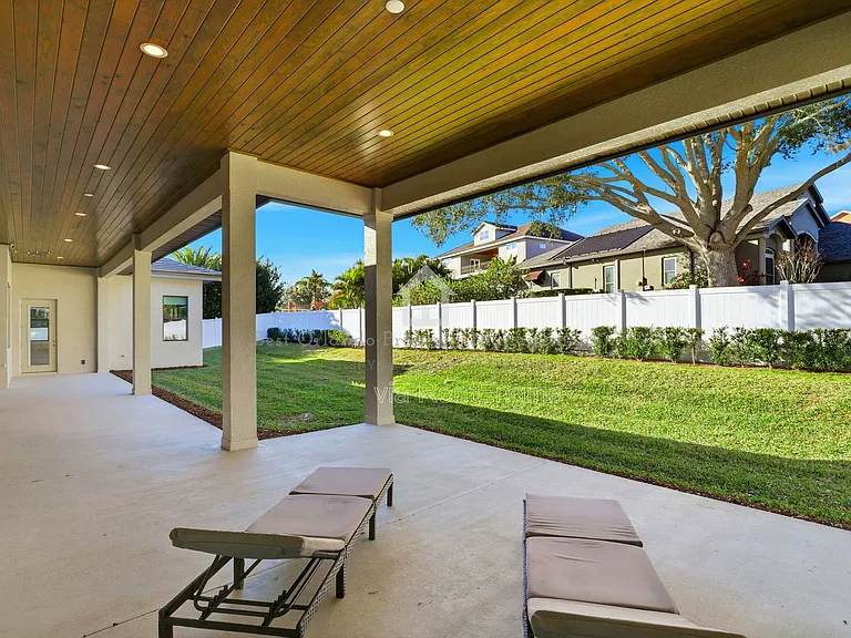 705 Largovista Dr — Photo 46