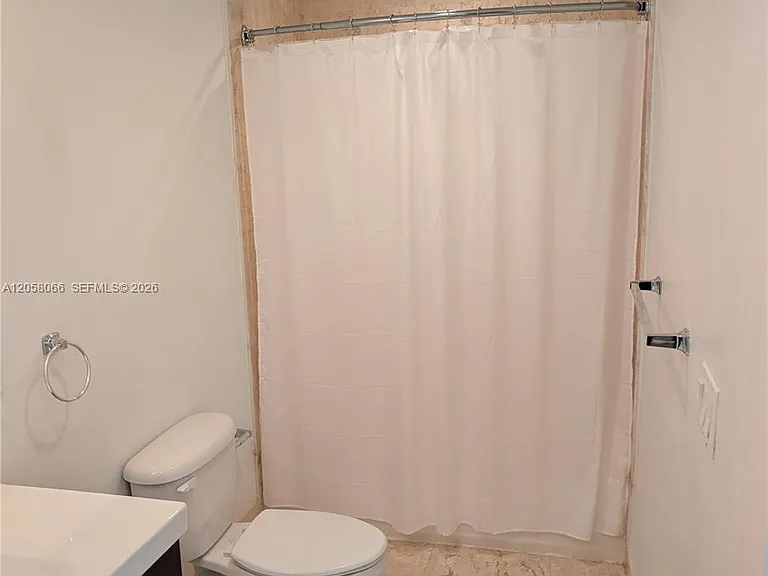 934 Michigan Ave #309 — Photo 13