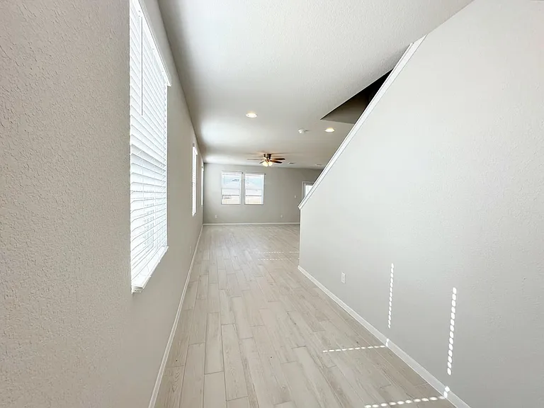 163 Haywood Mnr — Photo 5