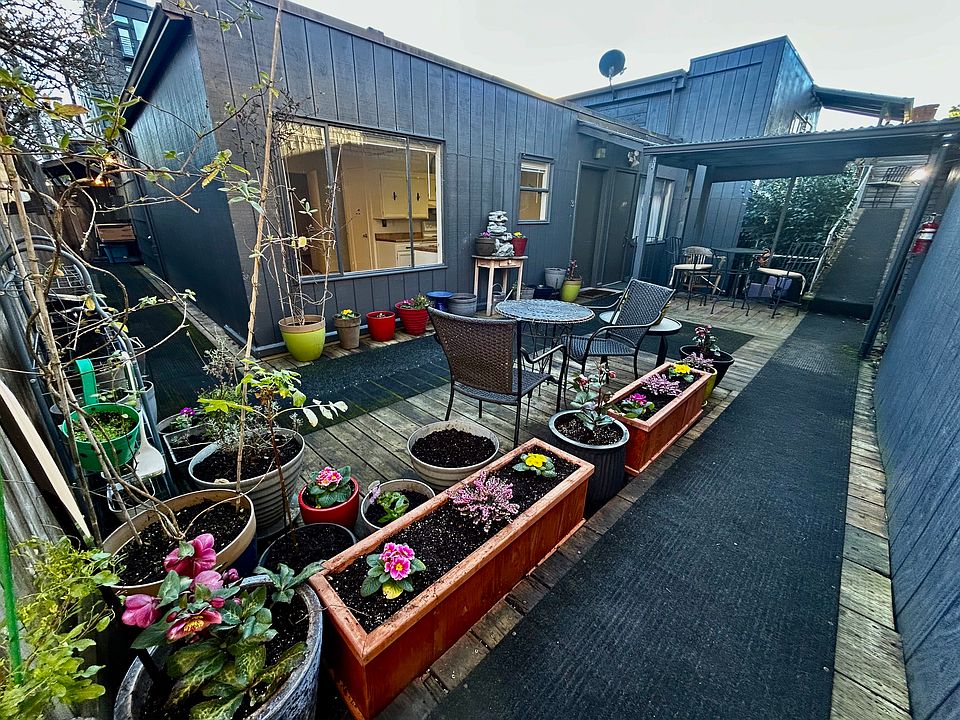 Entrance through a hidden courtyard.