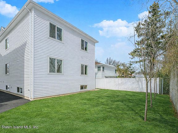 3rd image of 172 N Railroad St
