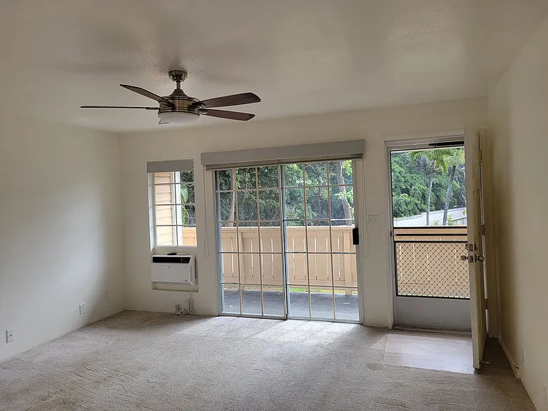 393 Mananai Pl #R — Photo 2