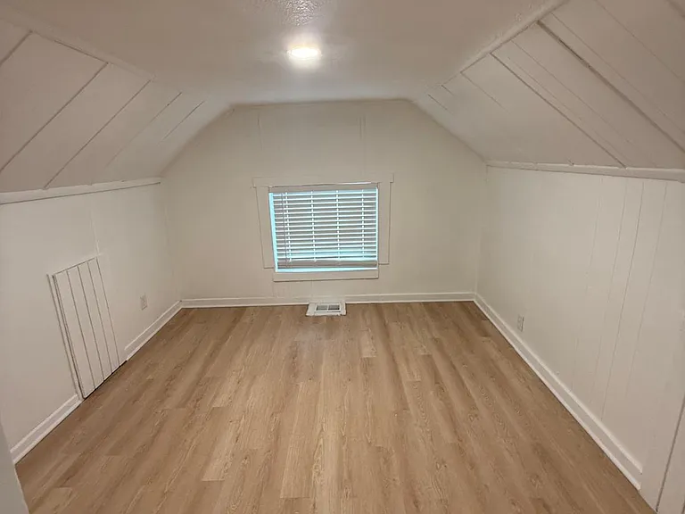 3333 Gillham Rd — Photo 10