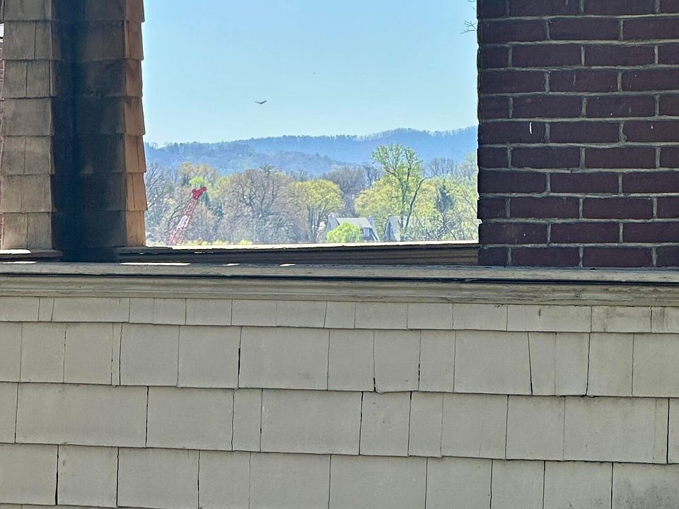 2nd image of 1814 Patterson Ave SW