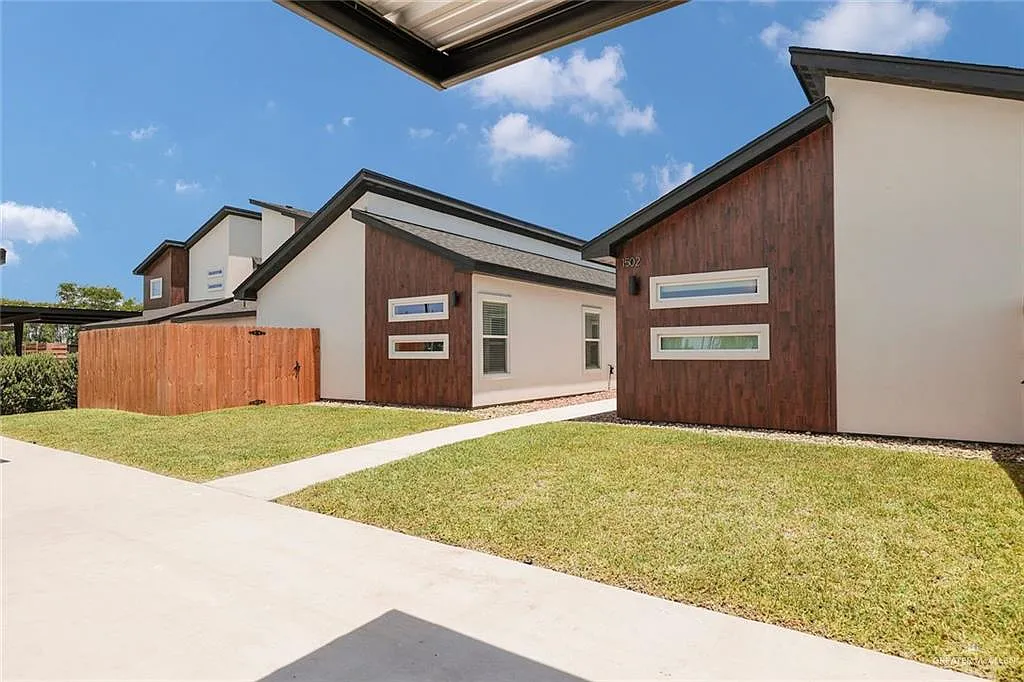 3 bed, 2.0 bath, 1087 sqft, $1,275 — Photo 3
