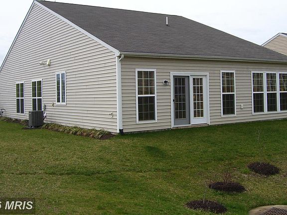 3rd image of 21 Hornby Dr