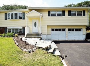 18 Kingsbridge Rd, Somerset, NJ 08873