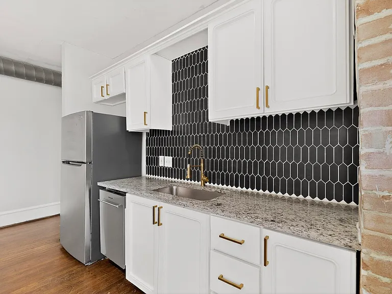 1000 N Carroll Ave — Photo 3