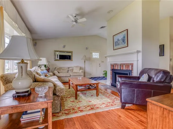 18 Addy Dr, Bristol, RI 02809
