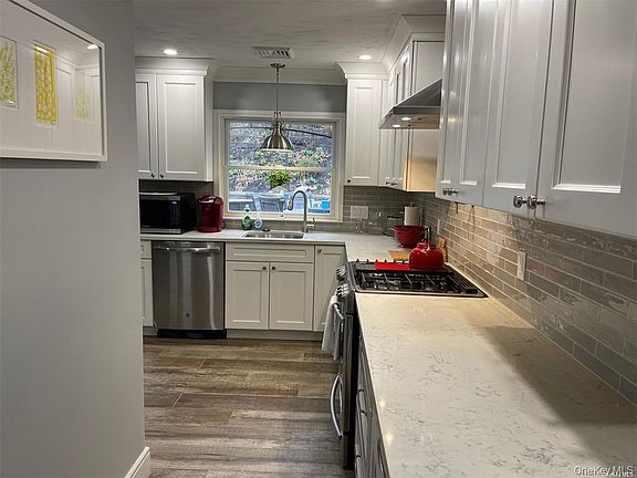 4th image of 84 Ocean Ave