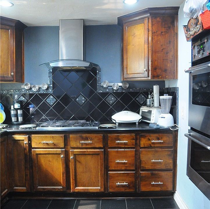2nd image of 2322 Glover Pl