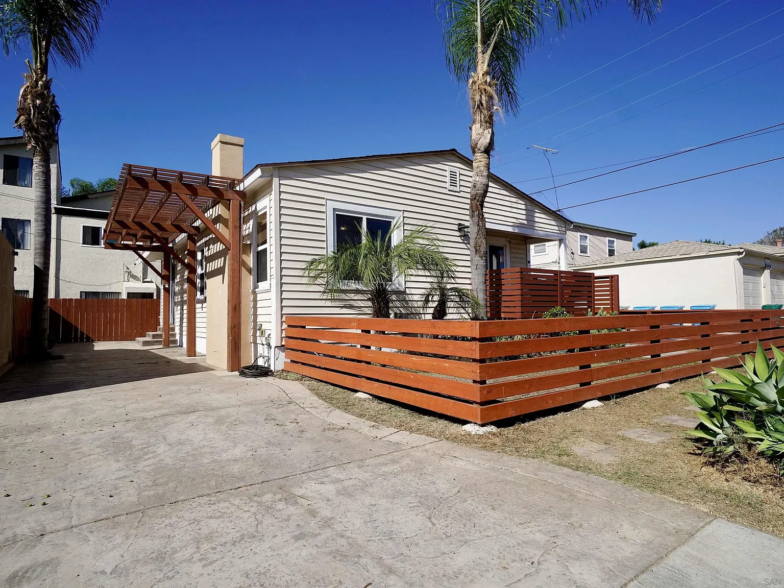 3 bed, 1.5 bath, 1040 sqft, $6,000 — Photo 2