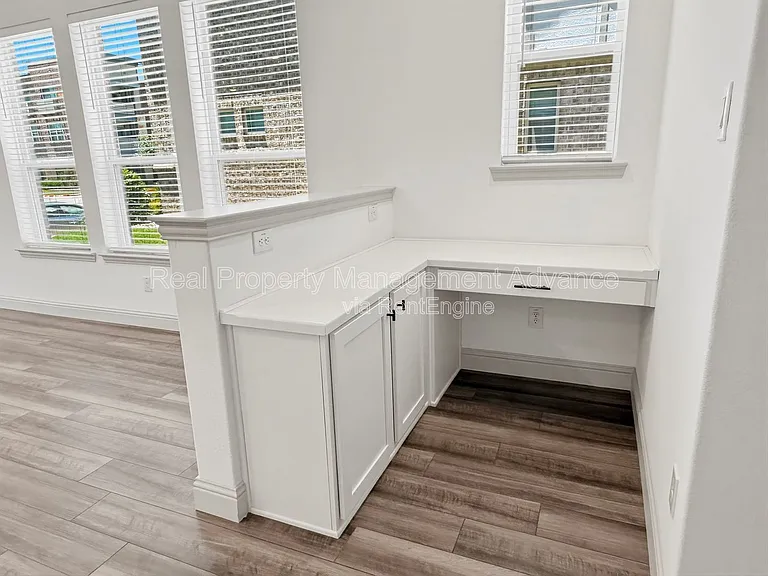 6064 Silverado Trl — Photo 8