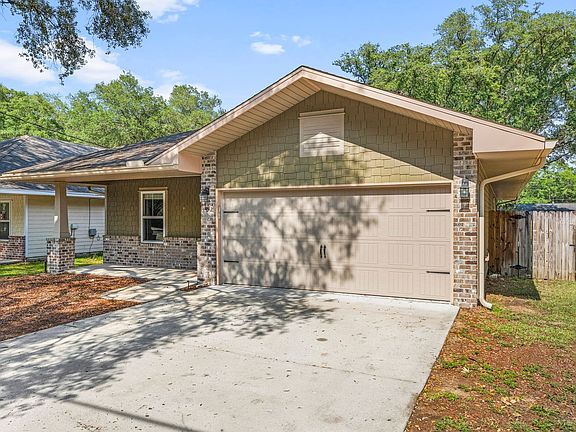 3rd image of 302 Palm Blvd N