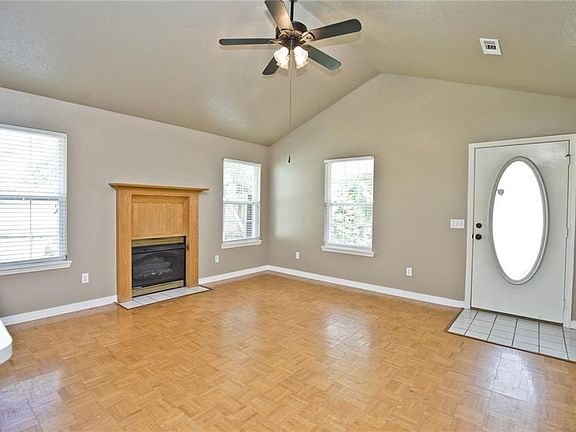 2nd image of 2914 Levi Ln
