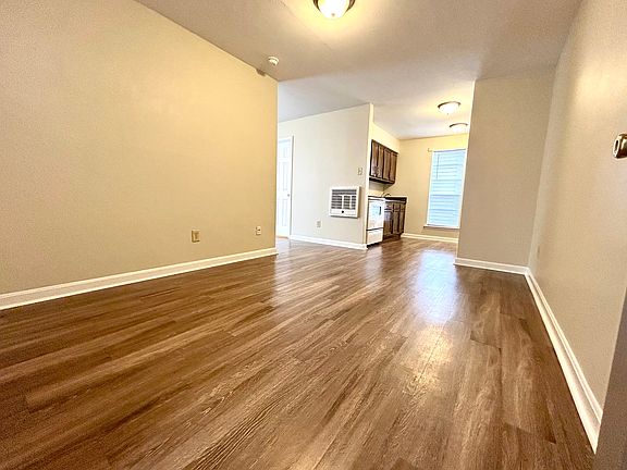 2nd image of 515 Lake Ave APT 14