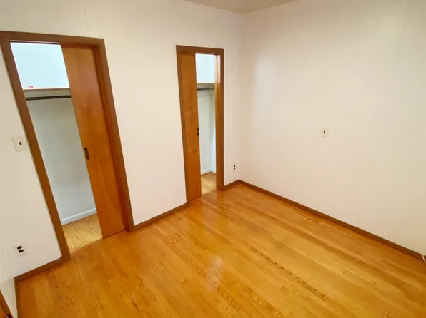 133 Oak Street image 8 of 9