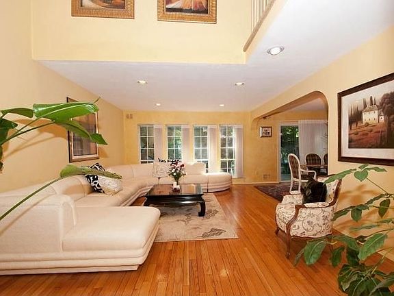 2nd image of 122 Terrace Ct