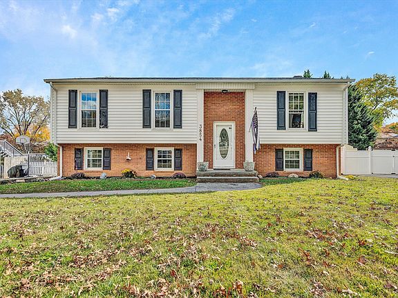 2nd image of 3854 Hyde Park Dr