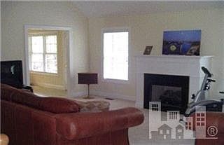 4th image of 748 SE Windsor Drive