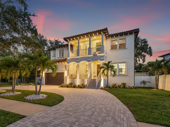 439 Bayview Dr NE, Saint Petersburg, FL 33704