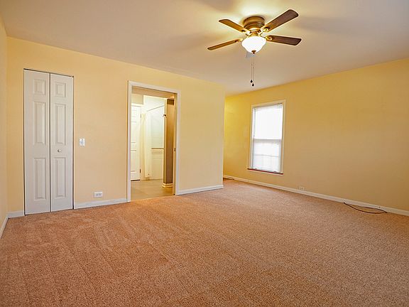 2nd image of 419 E Valley Ln