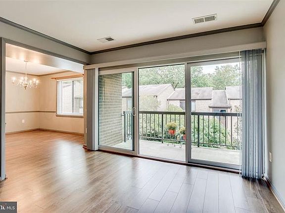 3rd image of 3111 Buccaneer Ct APT 101