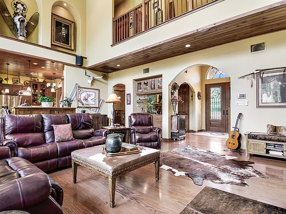 3rd image of 124 San Saba Ct