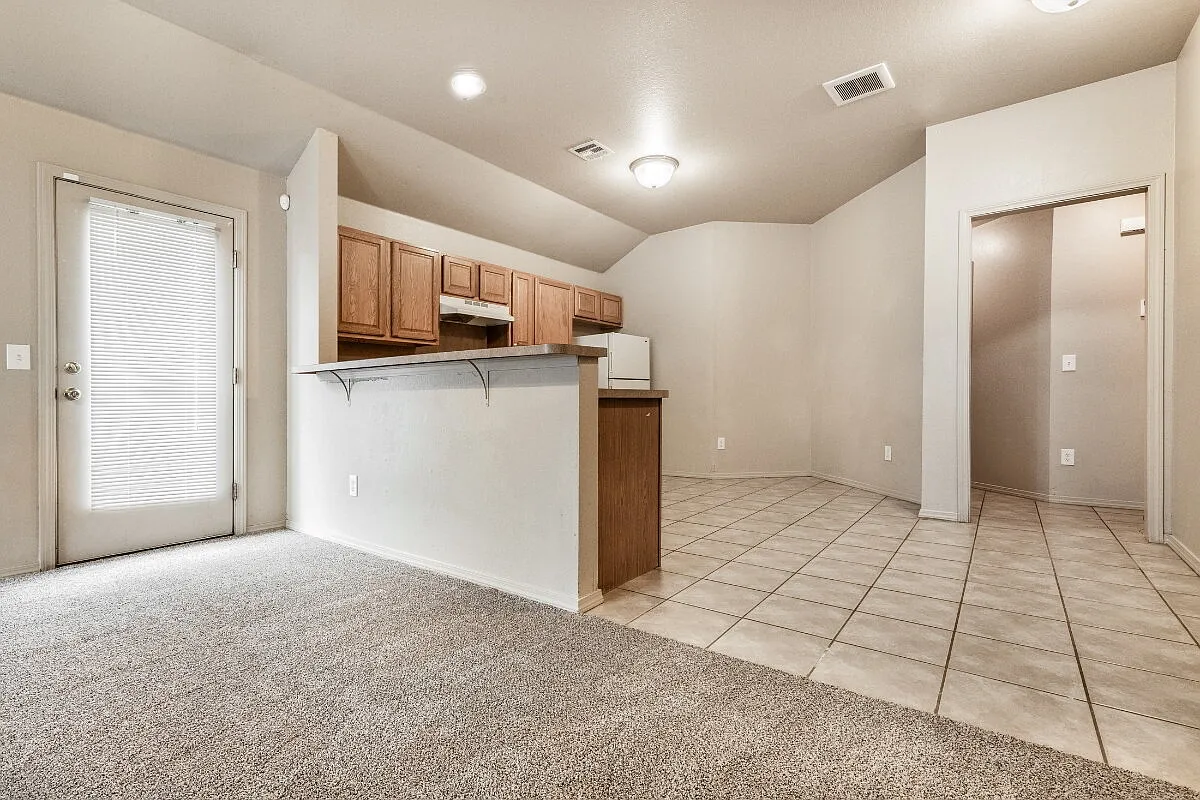 3 bed, 2.0 bath, 1147 sqft, $1,395 — Photo 4