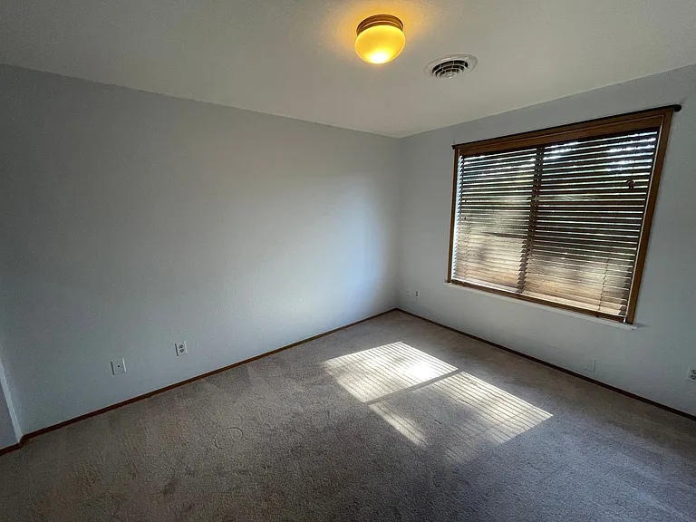2061 NE 9th Ave — Photo 13