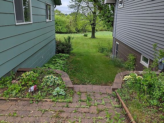 Side Access to Backyard