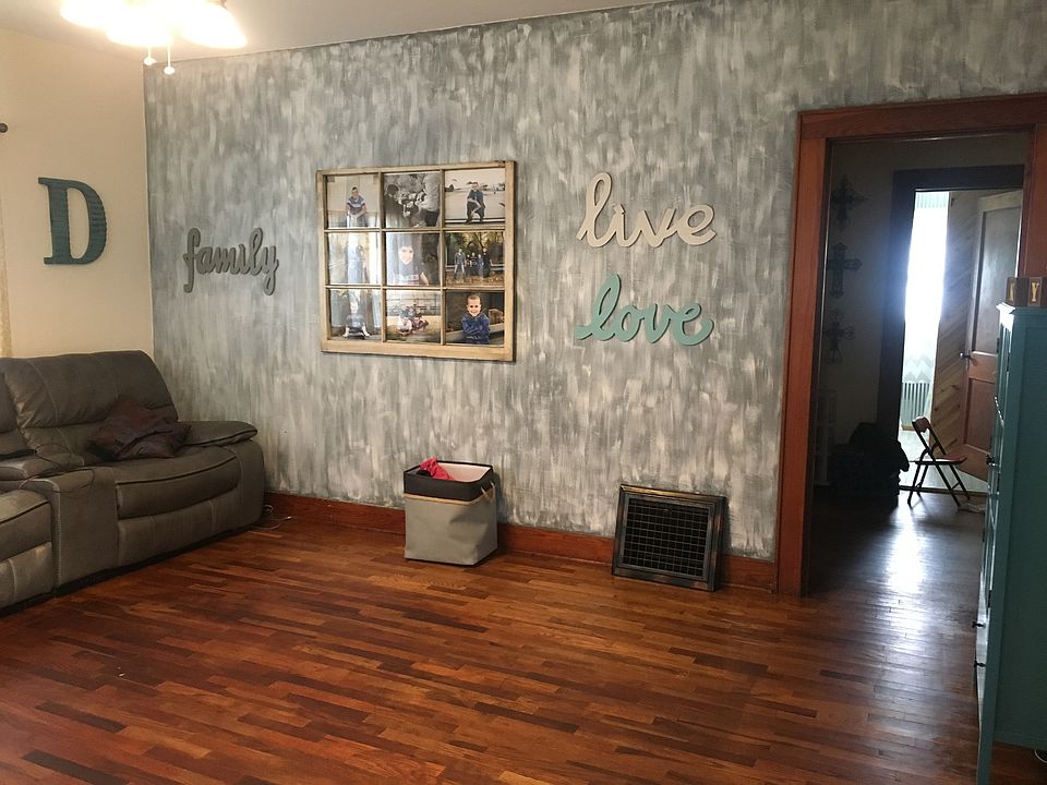 Spacious living room