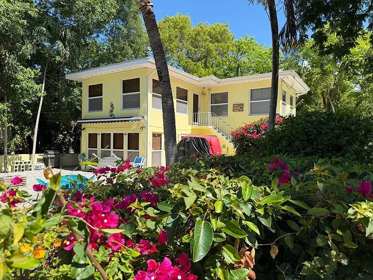 140 S Bay Harbor Dr — Photo 1