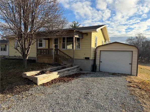 505 S 8th St, Tarkio, MO 64491