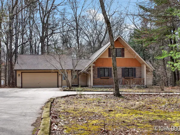 9063 Algoma Ave NE, Rockford, MI 49341