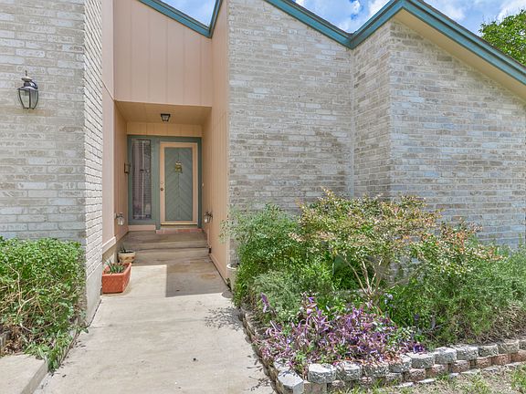 3rd image of 15206 Moss Way St