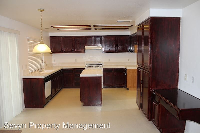1st image of 3329 Clover Pl