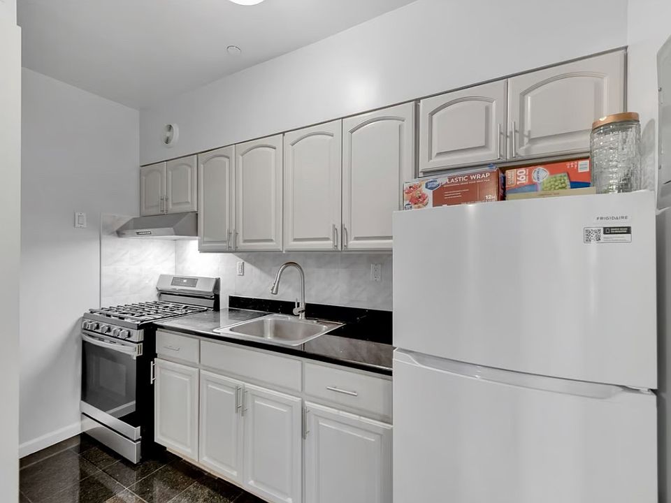 1st image of 104-31 39th Ave #2