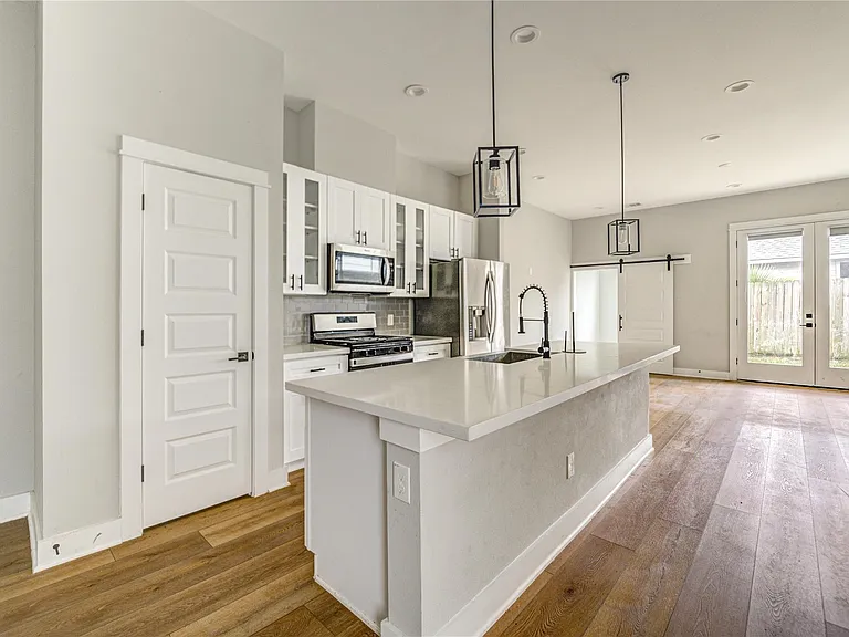 4220 McKinley St — Photo 12
