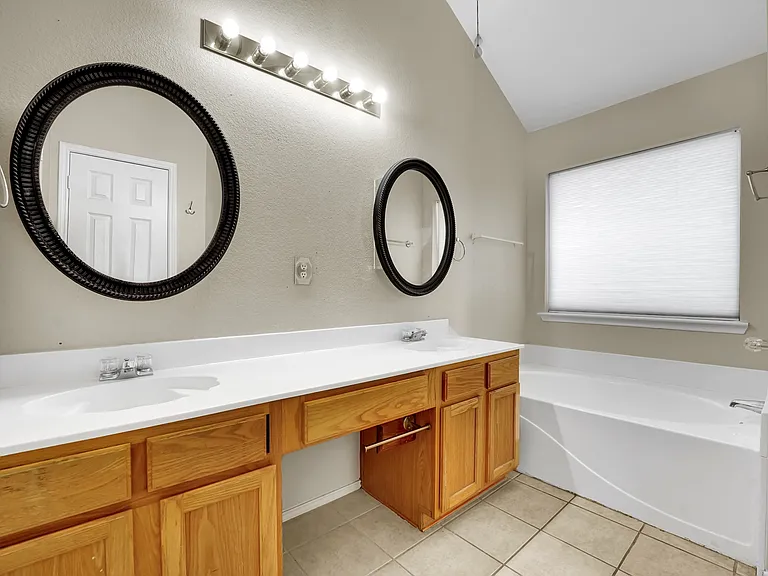 1708 Windcastle Dr — Photo 22