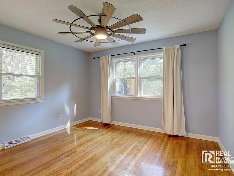 209 Chucker Dr — Photo 9