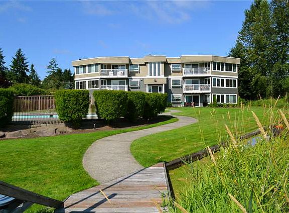 3rd image of 4214 W Lake Sammamish Pkwy NE APT 108