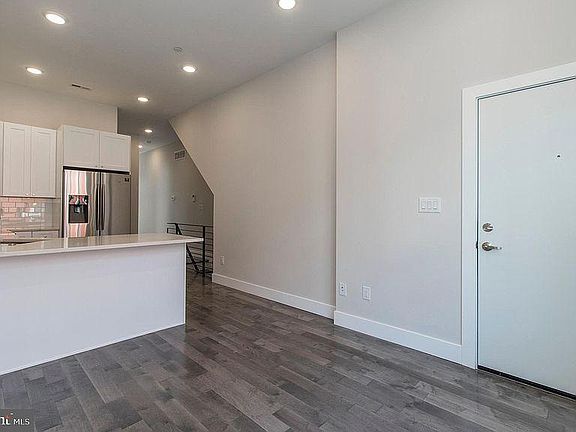 4th image of 424 W Norris St #426