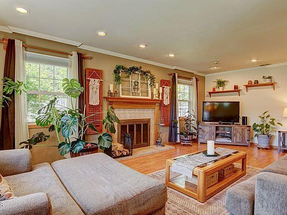 4th image of 8 Darby Road